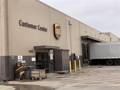 UPS CUSTOMER CENTER